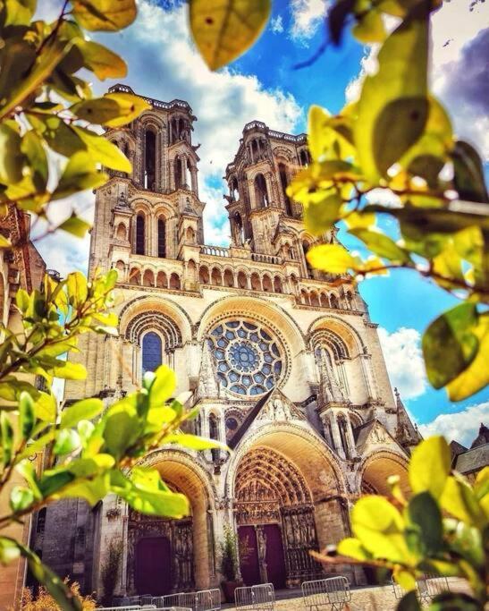 Maison Des Chenizelles Laon Esterno foto
