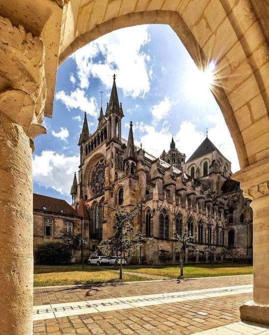 Maison Des Chenizelles Laon Esterno foto